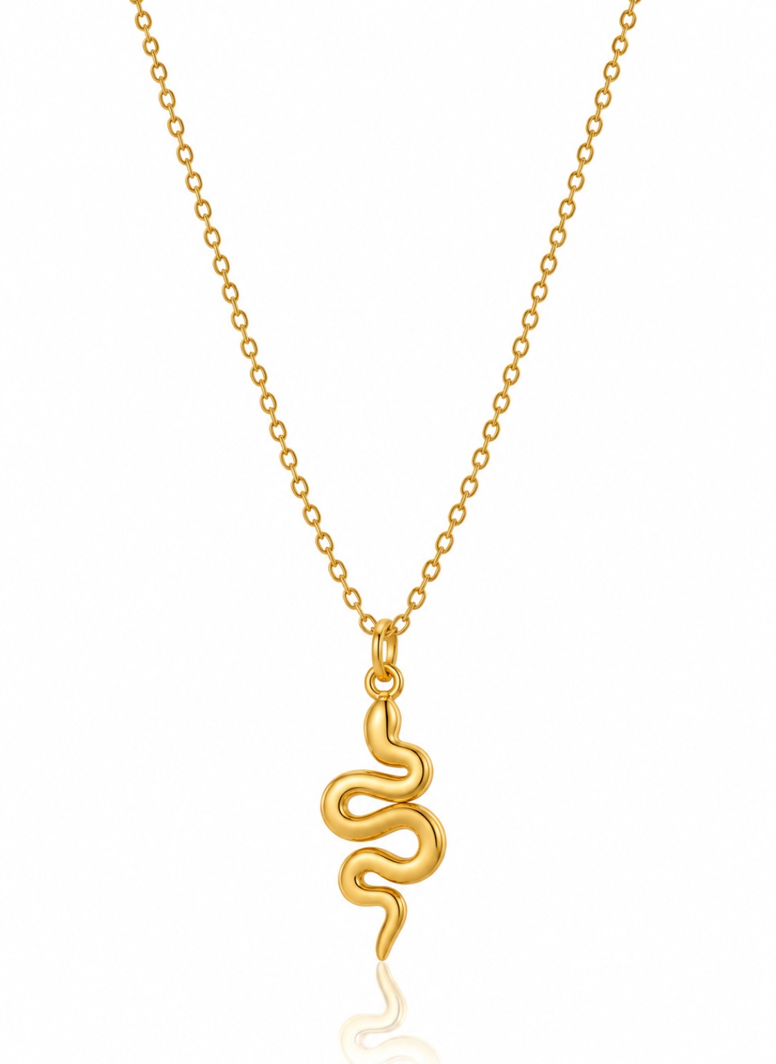 Collar Serpente en oro sobre fondo blanco