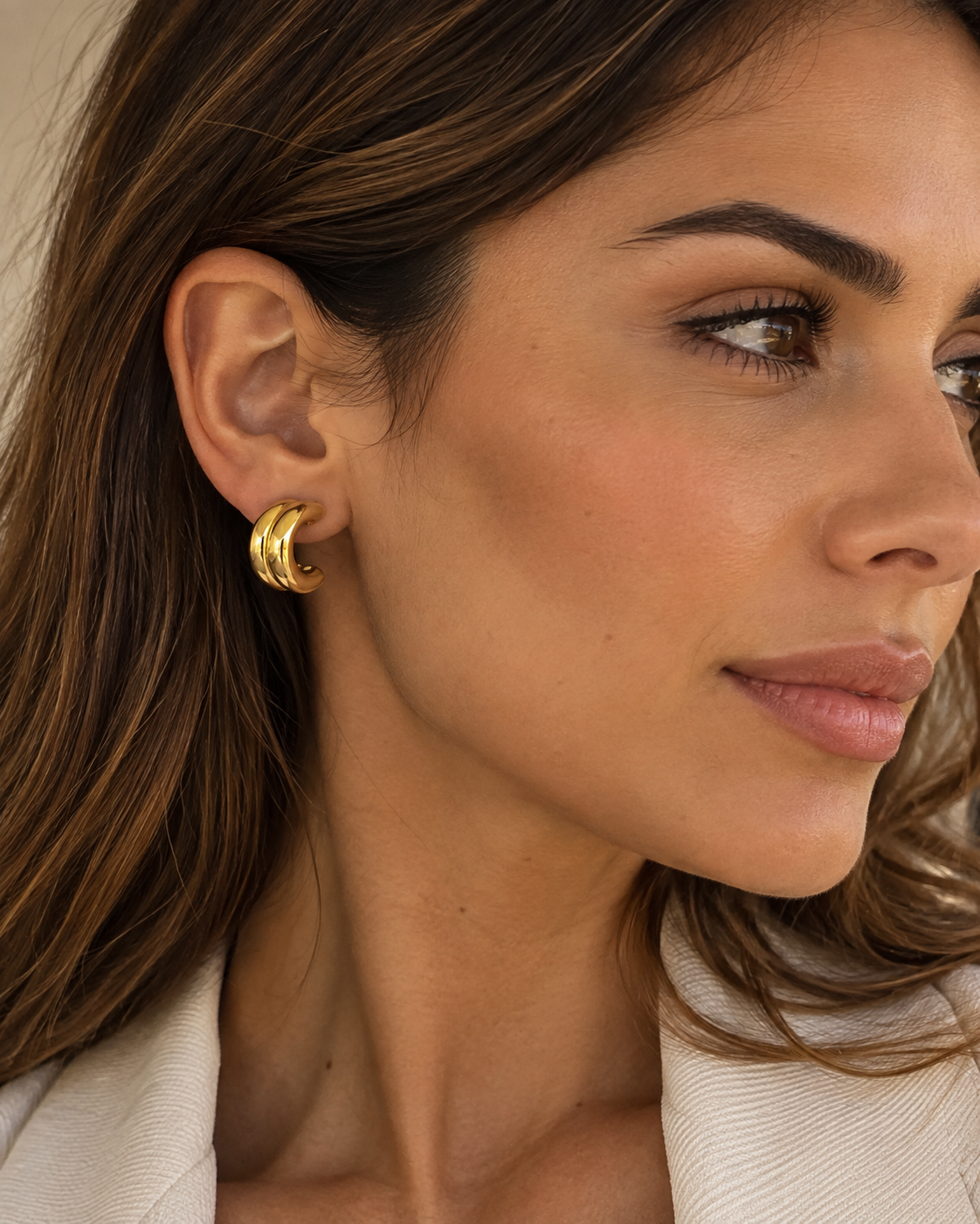 Pendientes Luna dorados detalle